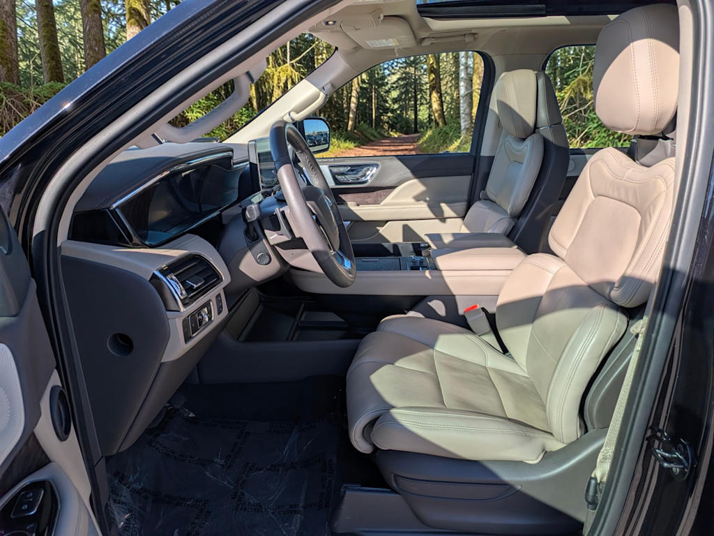 Thumbnail: 2023 Lincoln Navigator - 10
