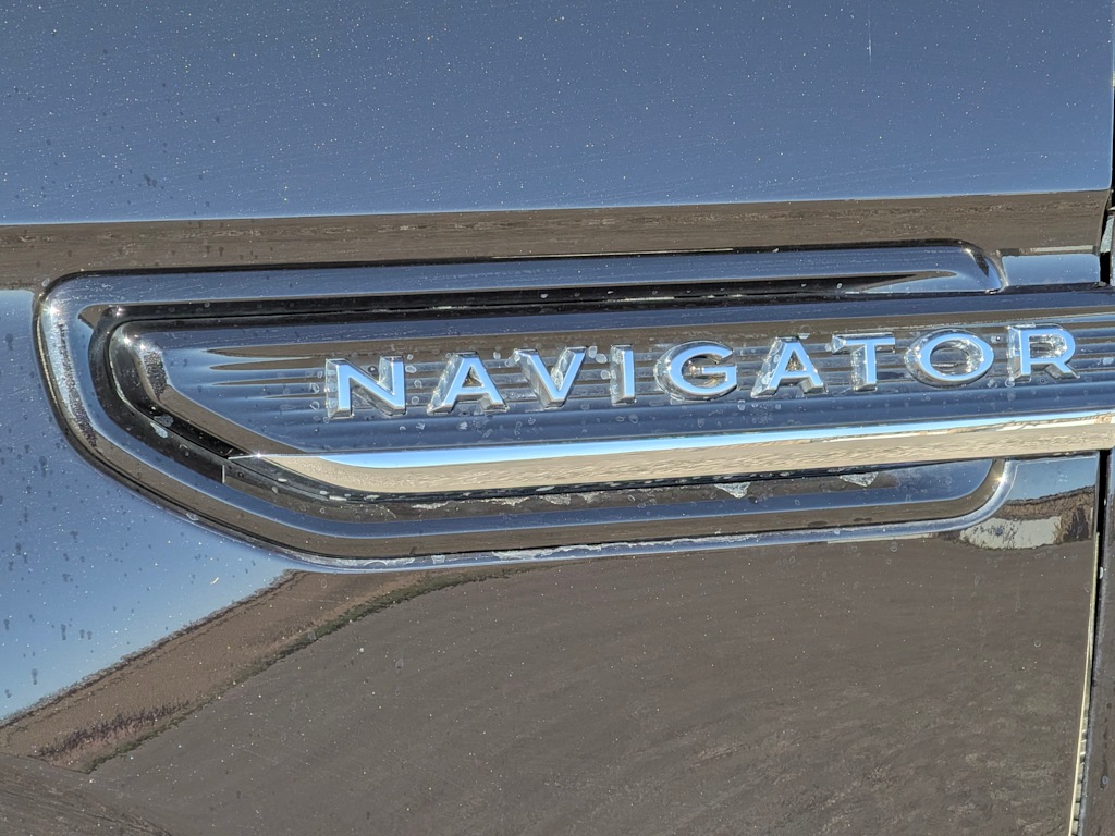 Thumbnail: 2023 Lincoln Navigator - 7