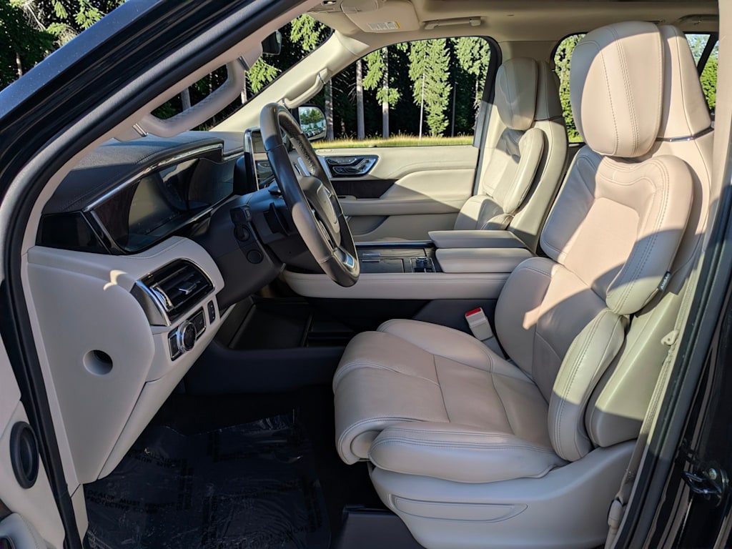 Thumbnail: 2021 Lincoln Navigator - 10