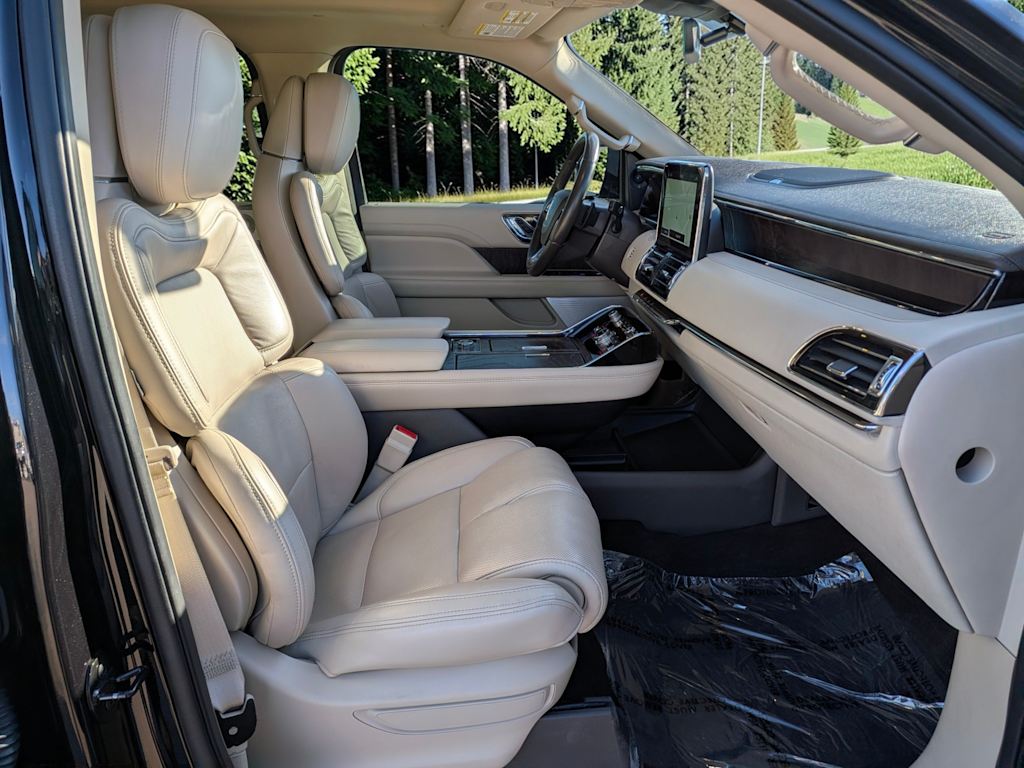 Thumbnail: 2021 Lincoln Navigator - 25