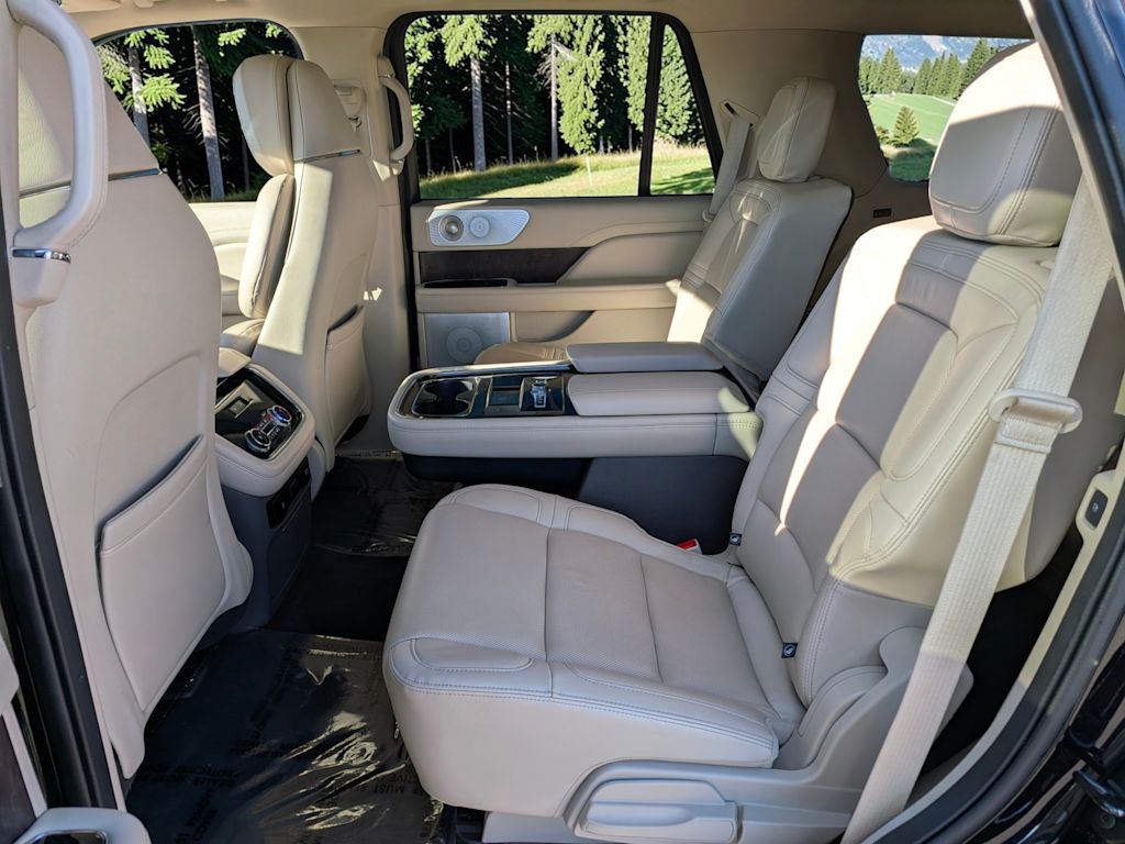 Thumbnail: 2021 Lincoln Navigator - 11