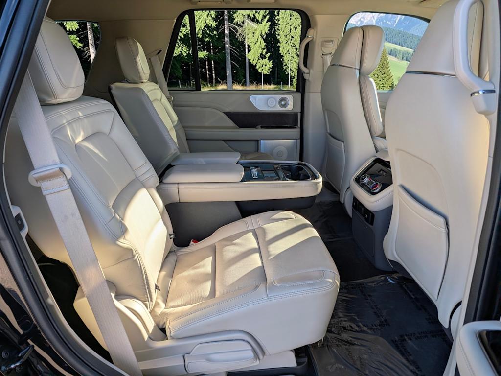 Thumbnail: 2021 Lincoln Navigator - 26