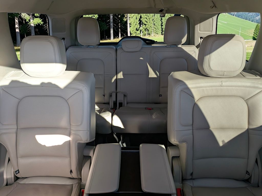 Thumbnail: 2021 Lincoln Navigator - 12