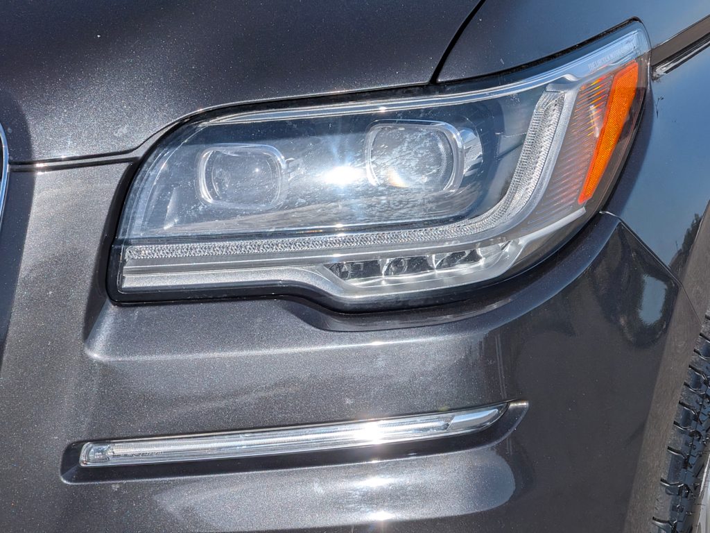 Thumbnail: 2022 Lincoln Navigator L - 23