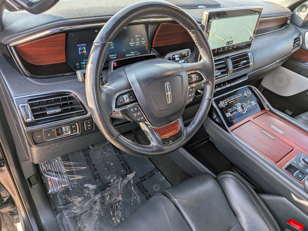 Thumbnail: 2022 Lincoln Navigator L - 2