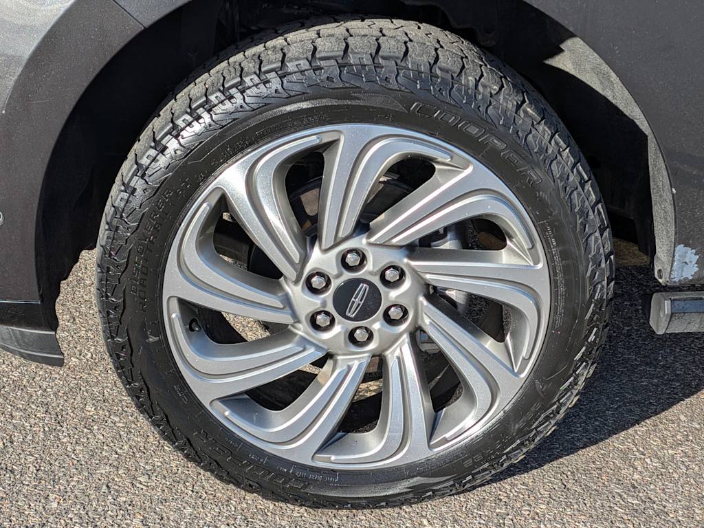 Thumbnail: 2022 Lincoln Navigator L - 8