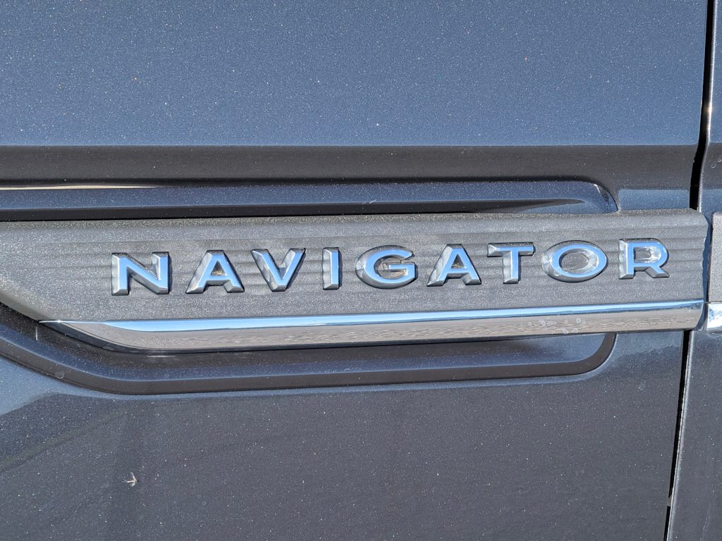 Thumbnail: 2022 Lincoln Navigator L - 7