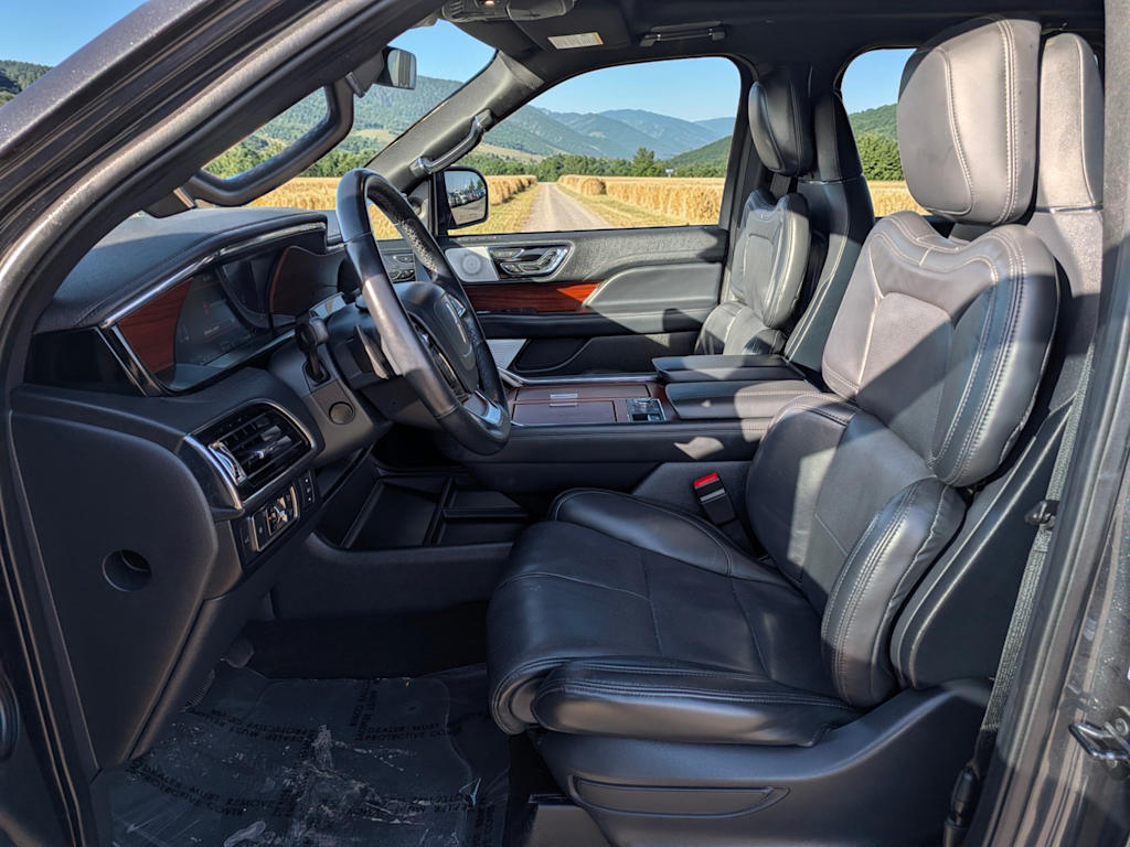 Thumbnail: 2022 Lincoln Navigator L - 11