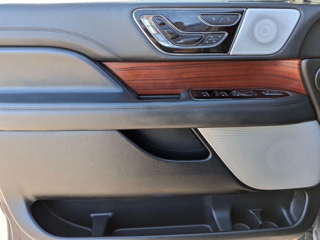 Thumbnail: 2022 Lincoln Navigator L - 24