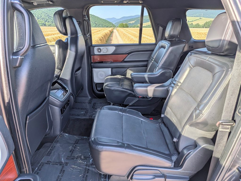 Thumbnail: 2022 Lincoln Navigator L - 13