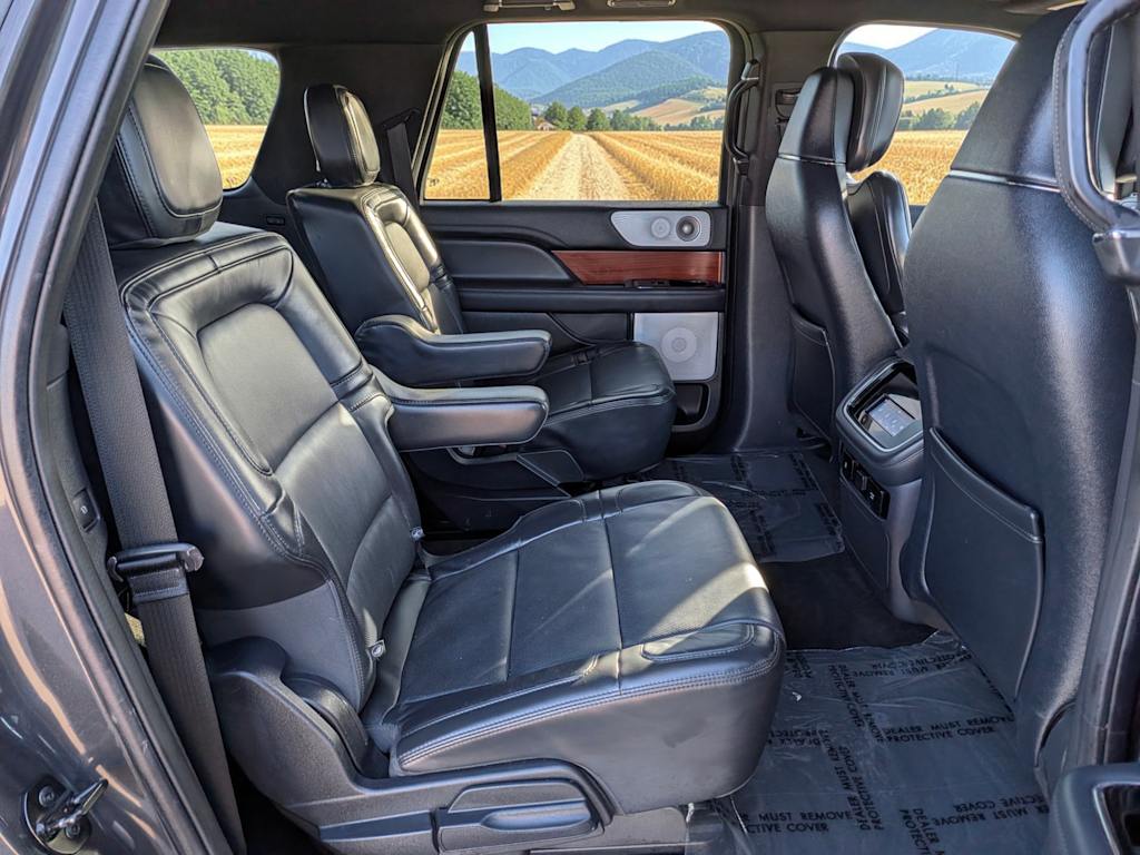 Thumbnail: 2022 Lincoln Navigator L - 25