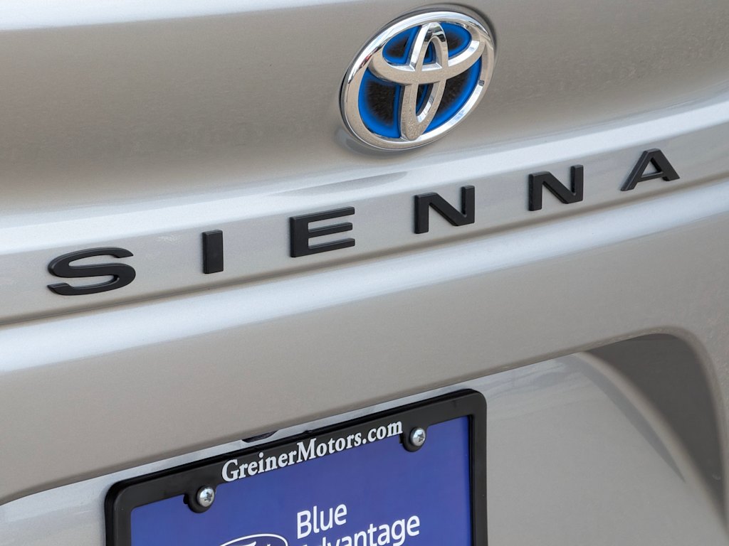 Thumbnail: 2022 Toyota Sienna - 7