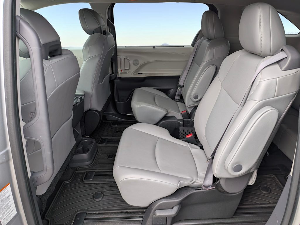 Thumbnail: 2022 Toyota Sienna - 13