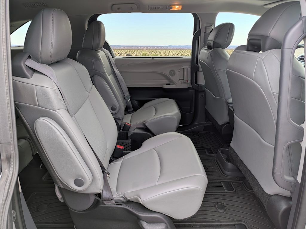 Thumbnail: 2022 Toyota Sienna - 25