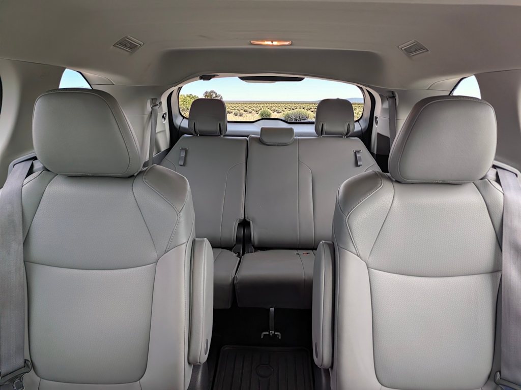 Thumbnail: 2022 Toyota Sienna - 26