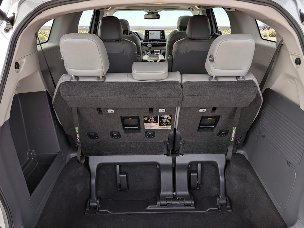 Thumbnail: 2022 Toyota Sienna - 30