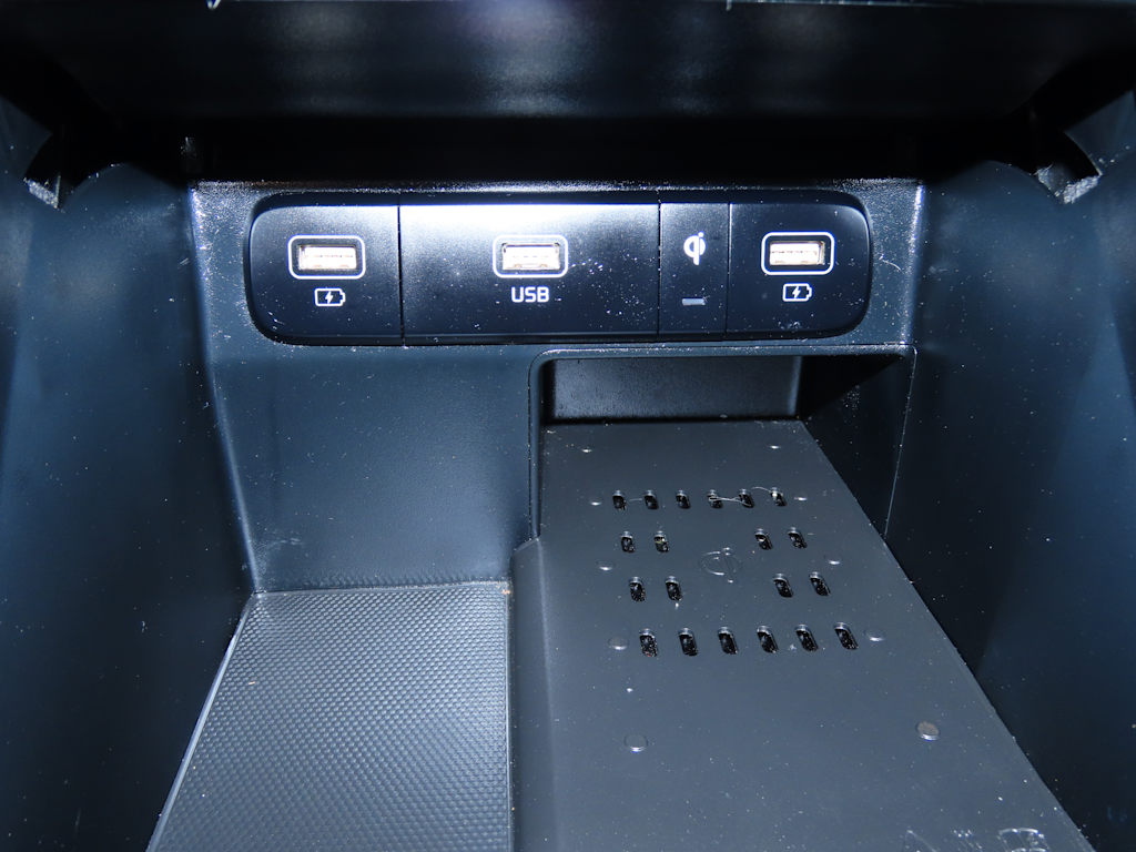 Thumbnail: 2022 Kia Sorento - 35