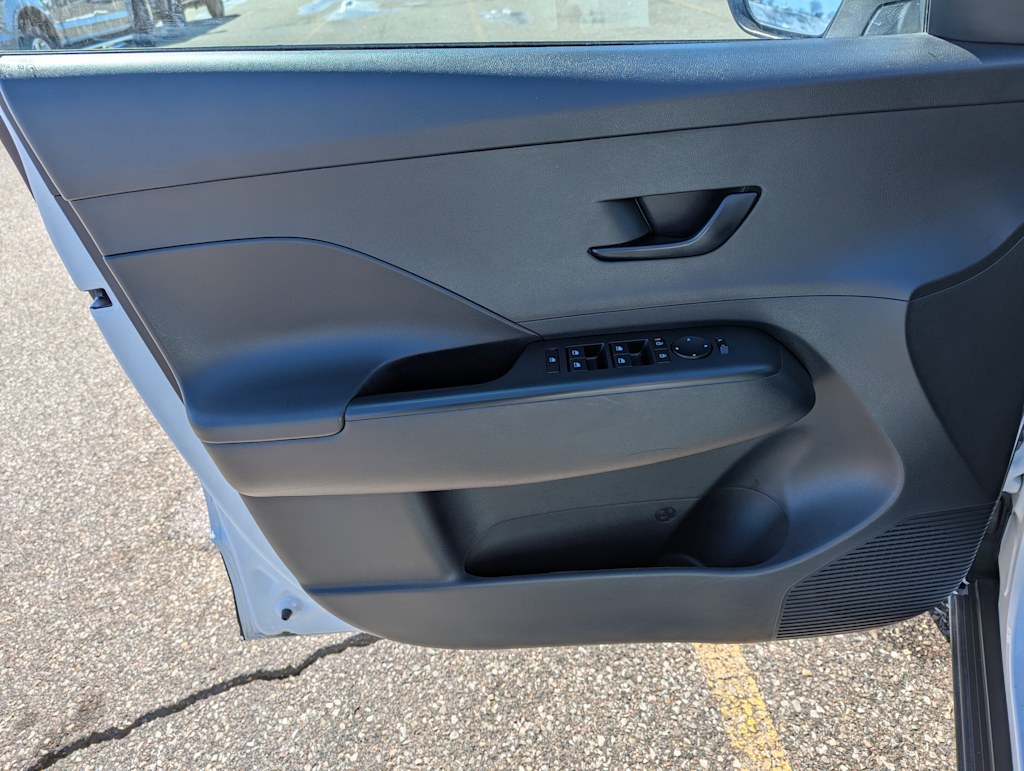 2024 Hyundai Kona SEL 32