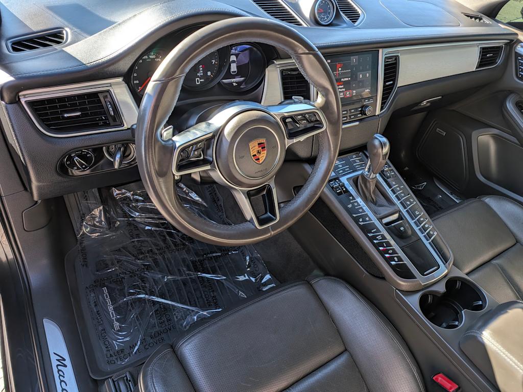 Thumbnail: 2017 Porsche Macan - 2