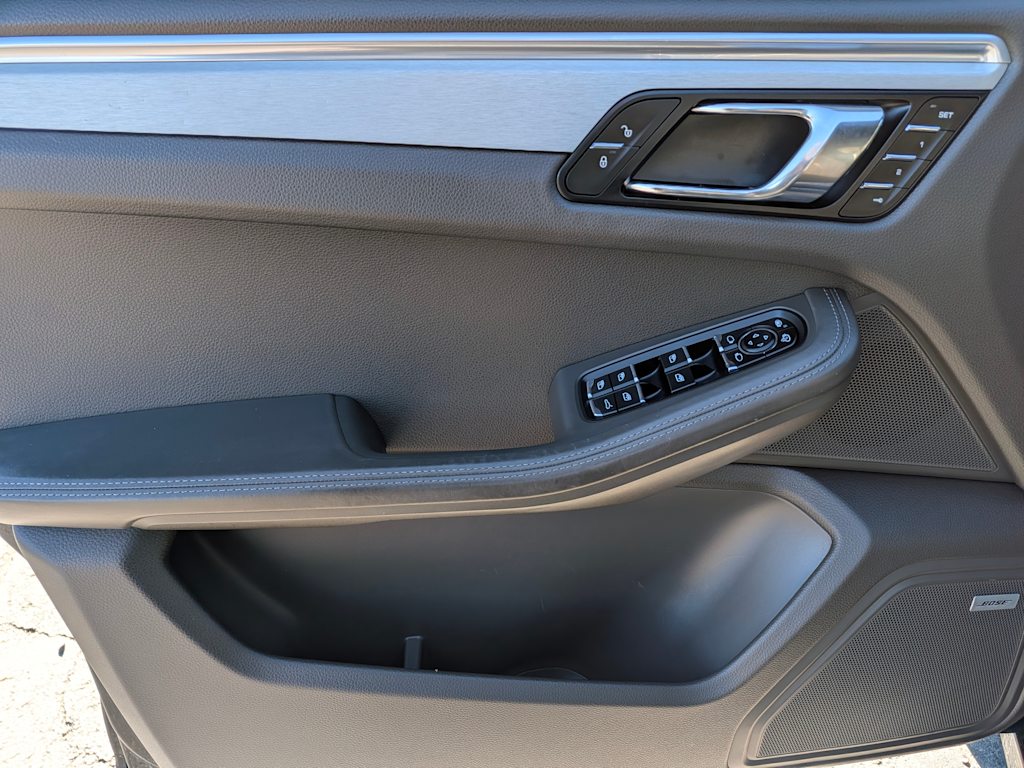 Thumbnail: 2017 Porsche Macan - 25