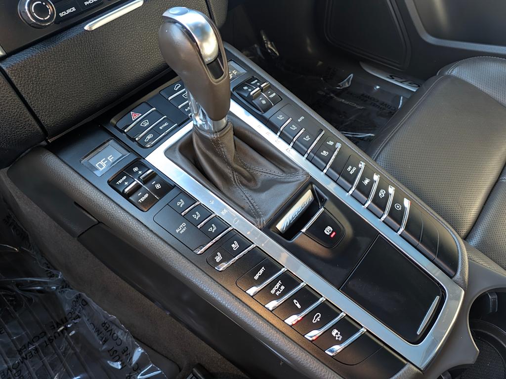 Thumbnail: 2017 Porsche Macan - 16