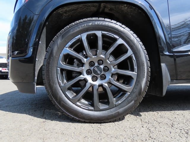 2022 GMC Acadia Denali 8