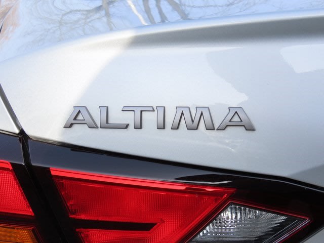 2023 Nissan Altima SR 7