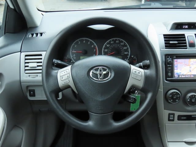 2013 Toyota Corolla LE 14