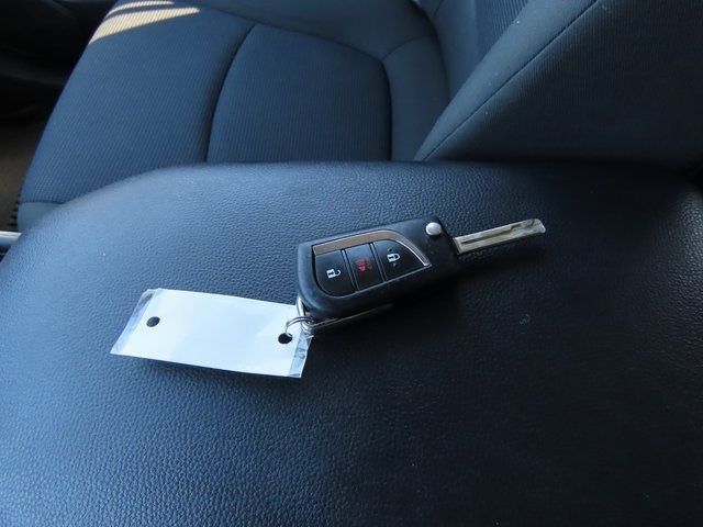 Thumbnail: 2022 Toyota RAV4 - 18