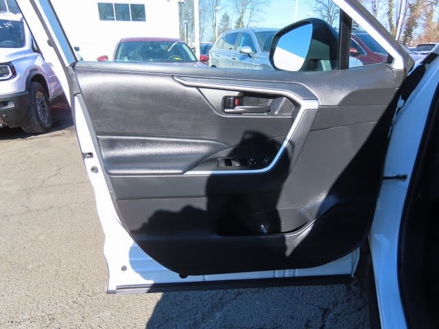 Thumbnail: 2022 Toyota RAV4 - 22