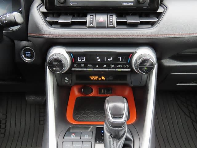 Thumbnail: 2022 Toyota RAV4 - 24