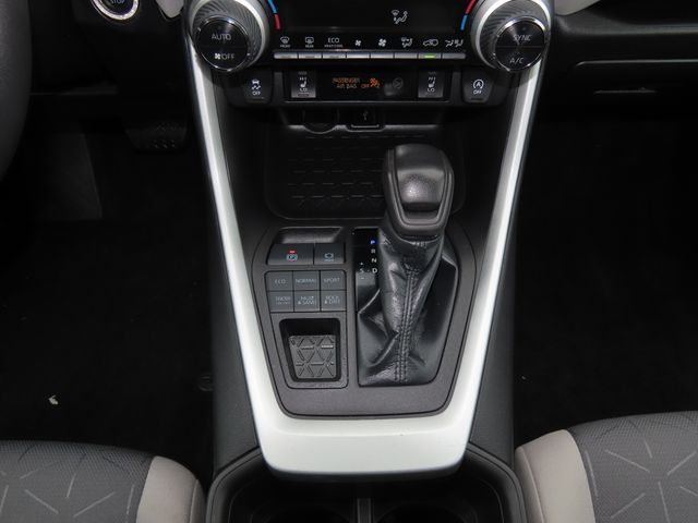 Thumbnail: 2022 Toyota RAV4 - 15