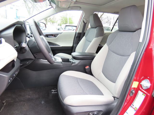 Thumbnail: 2022 Toyota RAV4 - 10