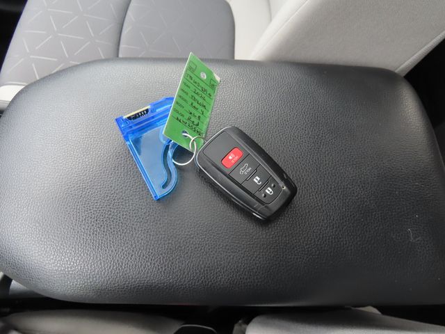 Thumbnail: 2022 Toyota RAV4 - 18