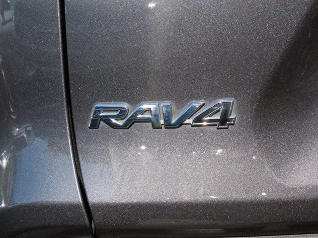 2021 Toyota RAV4 XLE 7