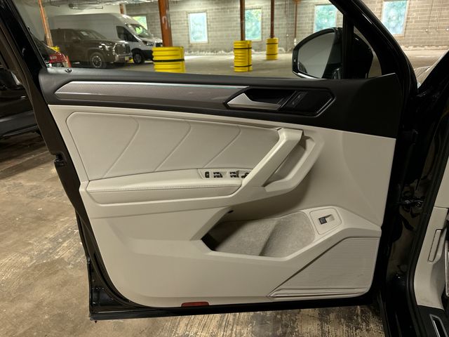 Thumbnail: 2022 Volkswagen Tiguan - 31