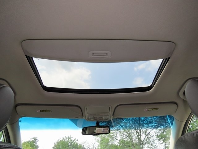 Thumbnail: 2012 Honda Odyssey - 29