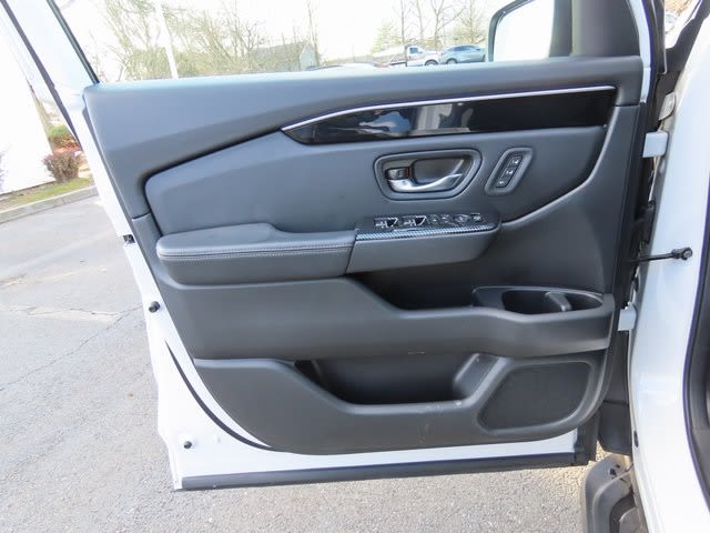 Thumbnail: 2025 Honda Pilot - 25