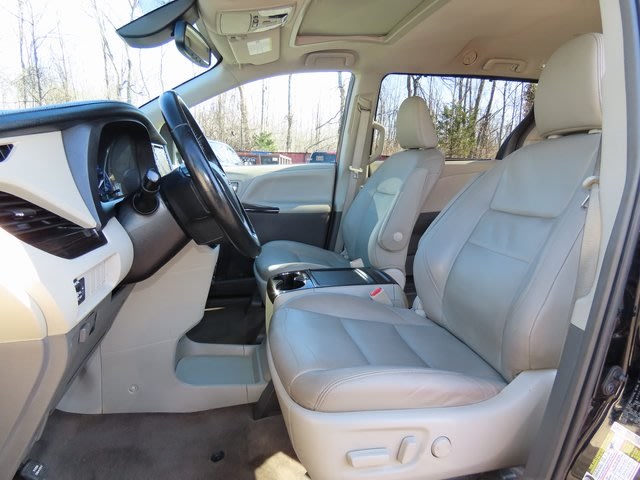2018 Toyota Sienna XLE 9