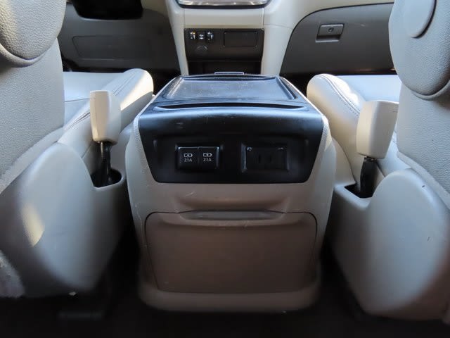 2018 Toyota Sienna XLE 24