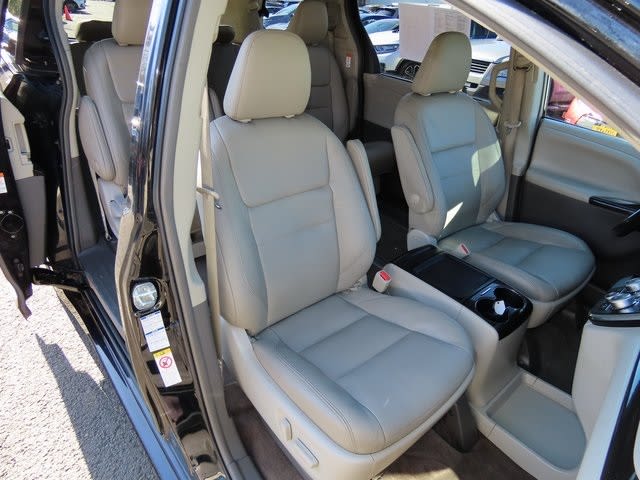 2018 Toyota Sienna XLE 10