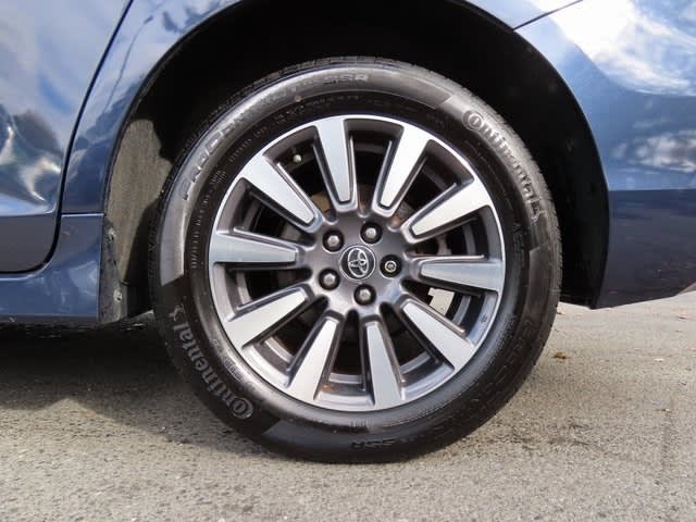 Thumbnail: 2019 Toyota Sienna - 9