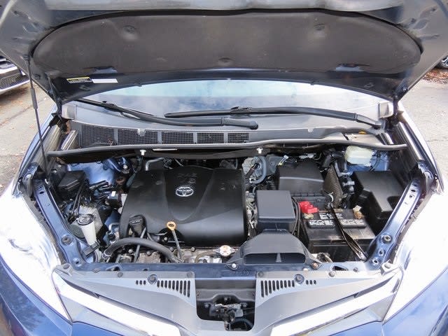 Thumbnail: 2019 Toyota Sienna - 10