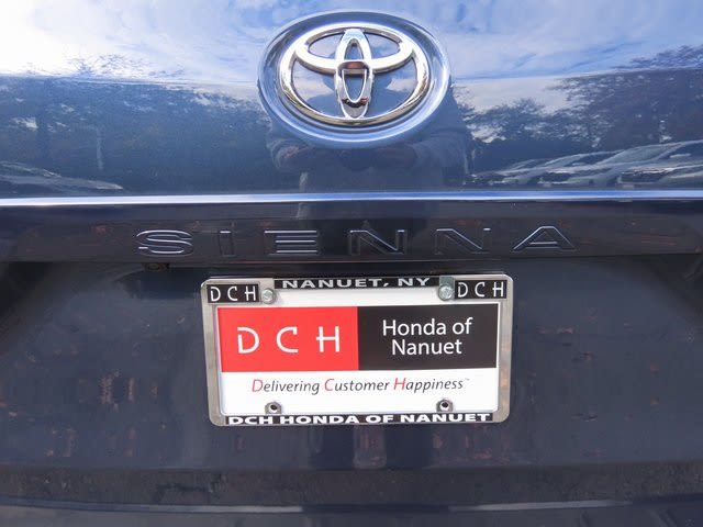 Thumbnail: 2019 Toyota Sienna - 8