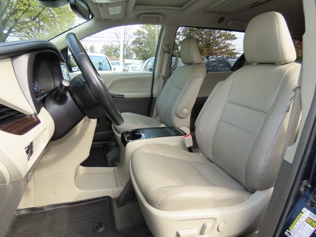 Thumbnail: 2019 Toyota Sienna - 12