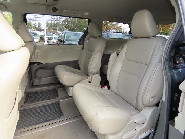 Thumbnail: 2019 Toyota Sienna - 14