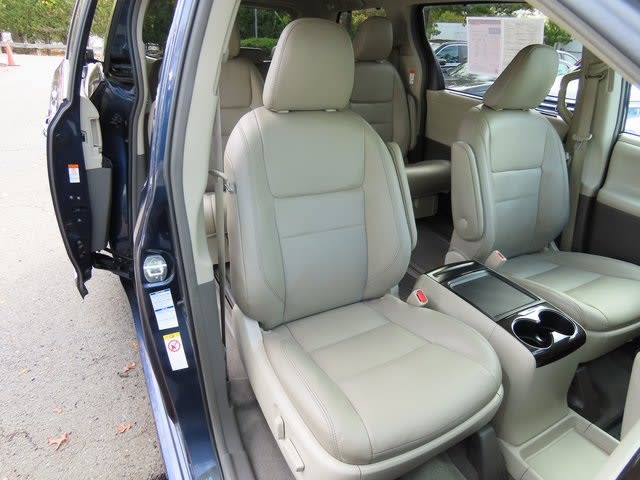 Thumbnail: 2019 Toyota Sienna - 13
