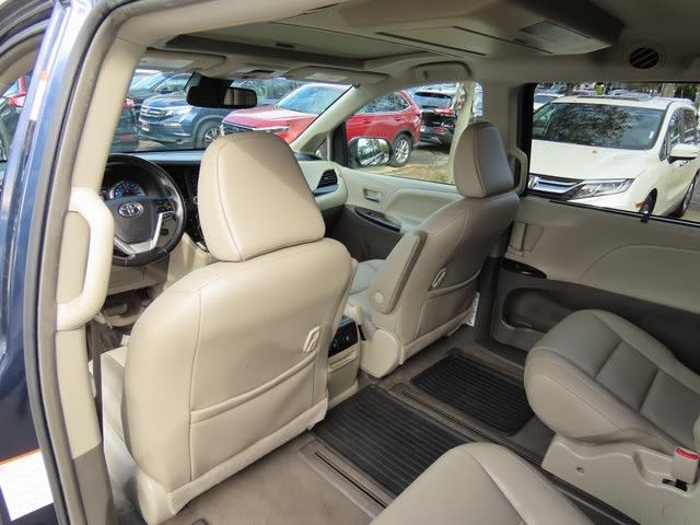 Thumbnail: 2019 Toyota Sienna - 23