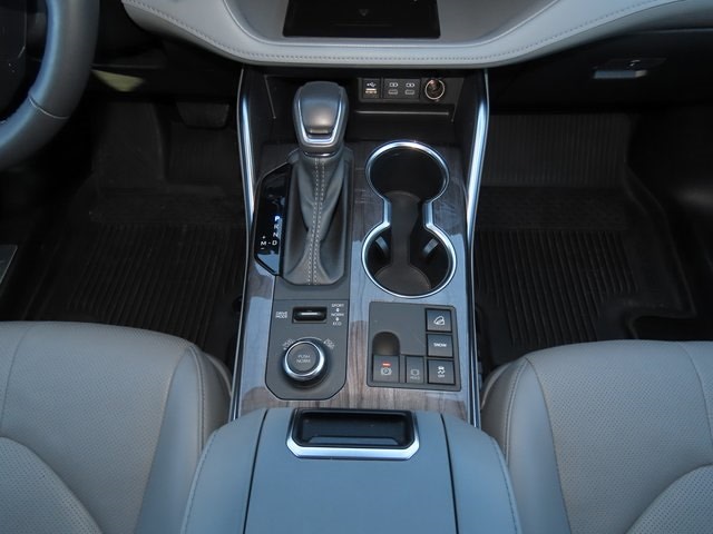 Thumbnail: 2024 Toyota Highlander - 15