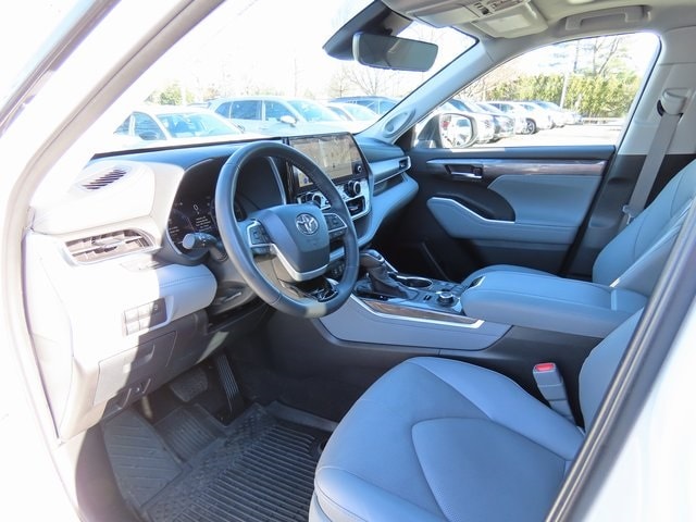 Thumbnail: 2024 Toyota Highlander - 11